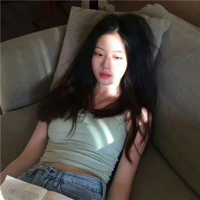 背后的她,眼前的我